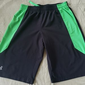 Boys Under Armour shorts YXL